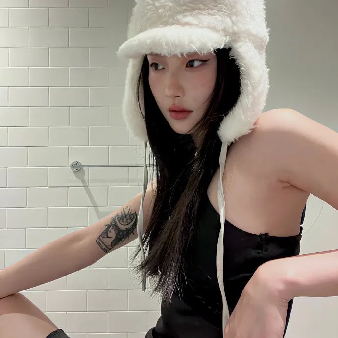 黑夜中的玻璃人偶 海报