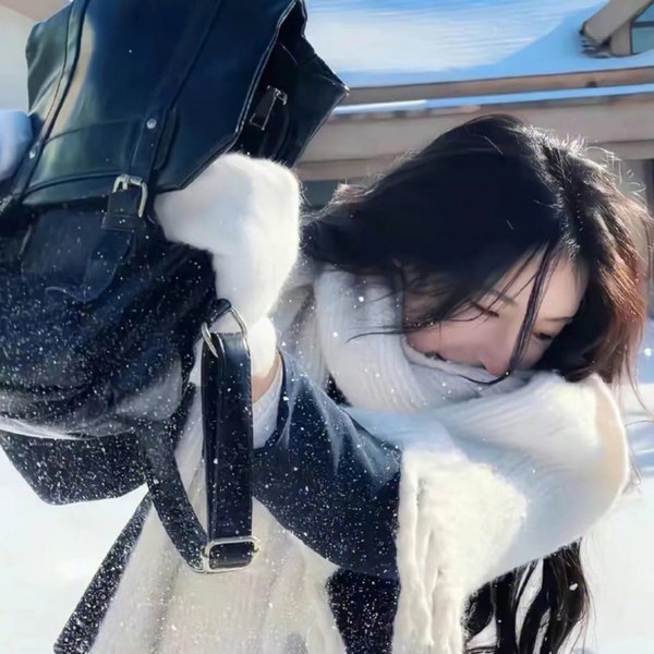 泳池娇娃 海报